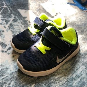 Nike Revolution 3 Tennis shoes